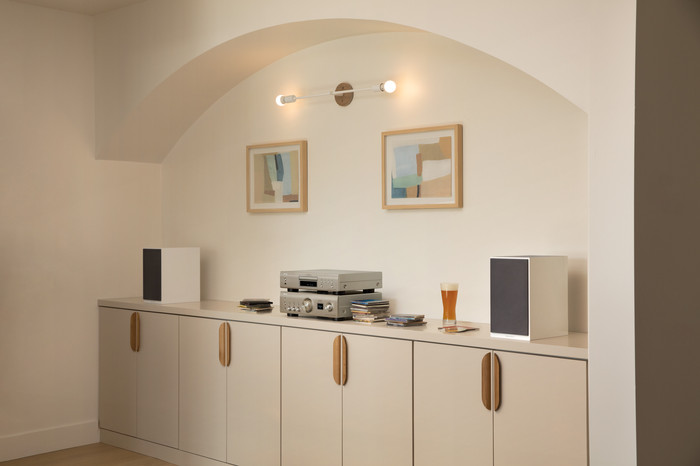 Denon PMA-900HNE Silver product in use