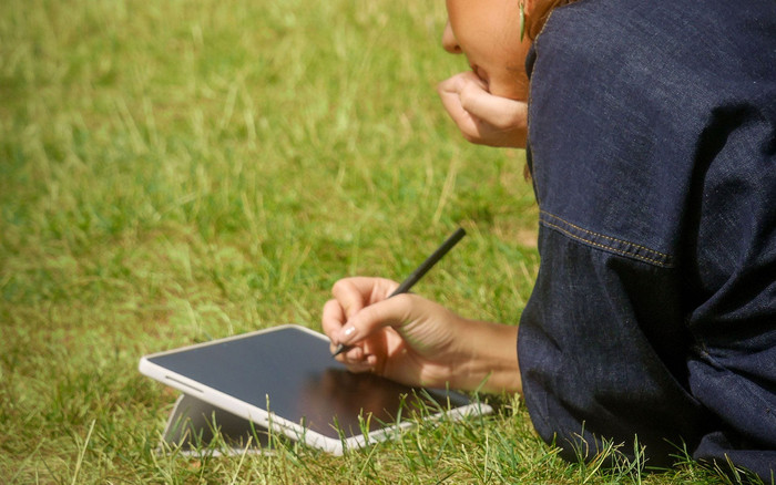 Wacom MovinkPad 11 Case avec Support Gris produit à l'usage