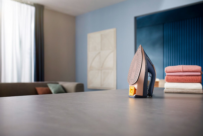 Philips Azur 8000 Series DST8050/20 product in use