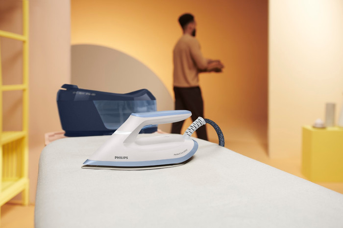 Philips PerfectCare 6000 Series PSG6026/20 product in use