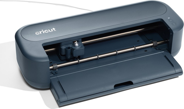 Cricut Maker 5 Essential + Materials Pack bundle inside