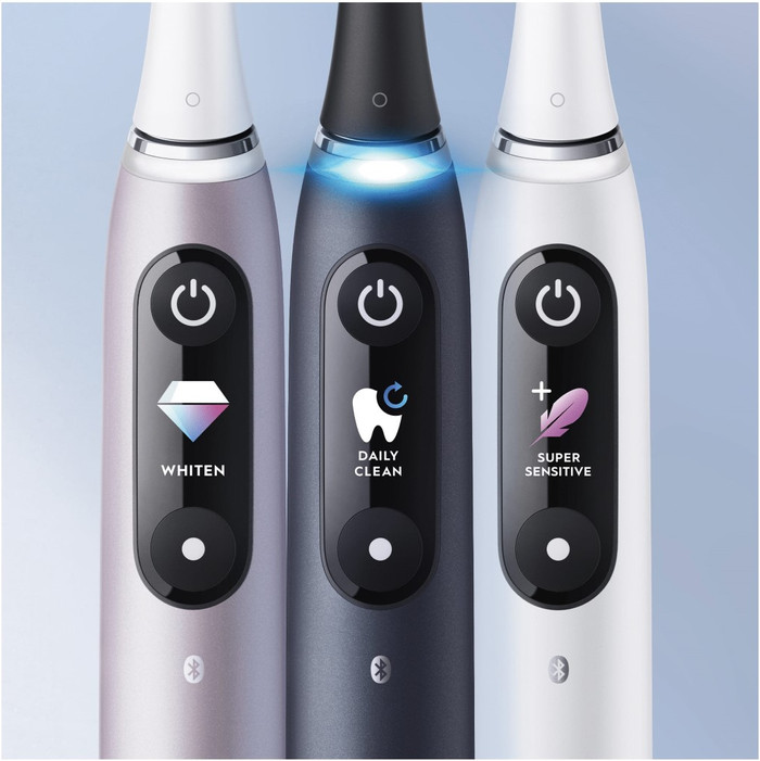 Oral-B iO 9 Holiday Edition met extra opzetborstels detail