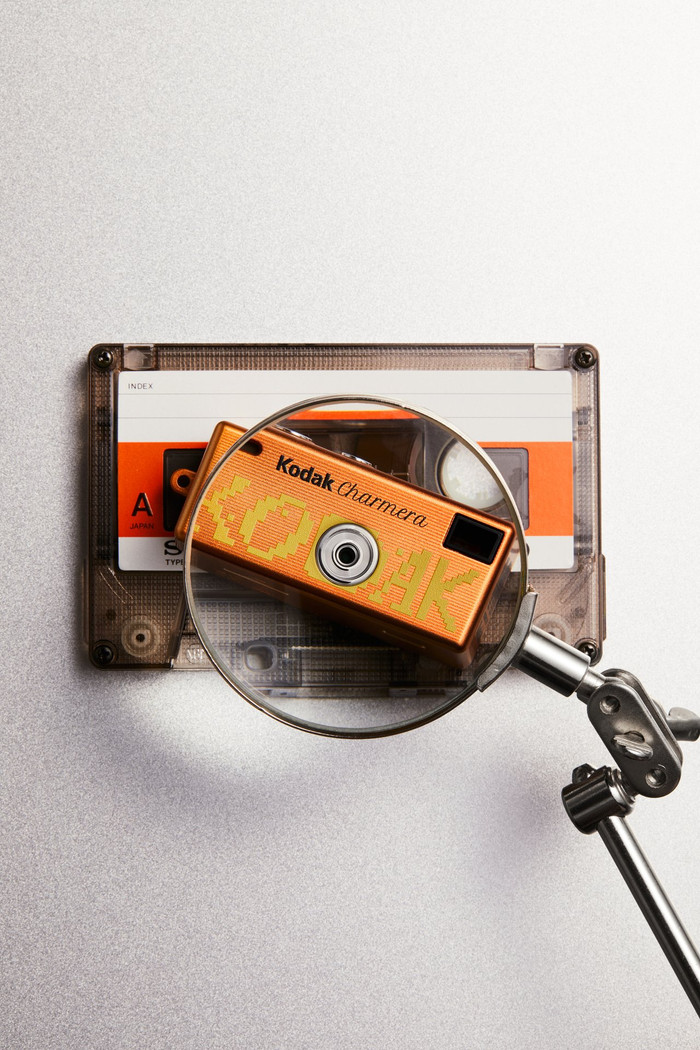 Kodak Charmera Millenium Keychain Digital Camera (Single Blind Box) product in gebruik