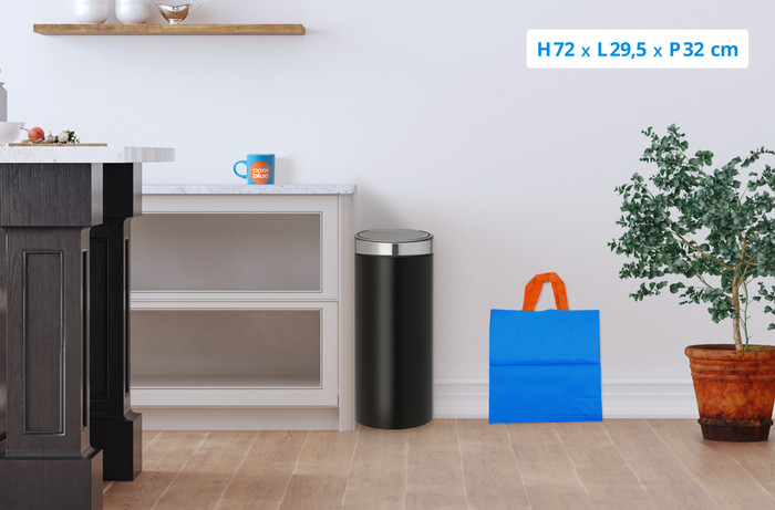 Brabantia Touch Bin 30 Litres Black Chromé + Sacs Poubelle (120 pièces) visuel Coolblue 1