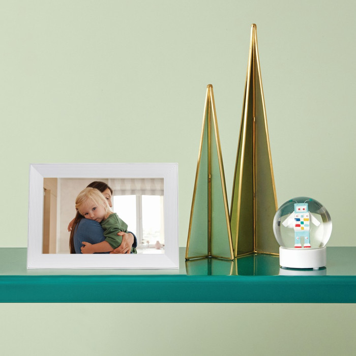 Aura Frames Carver Wit product in gebruik