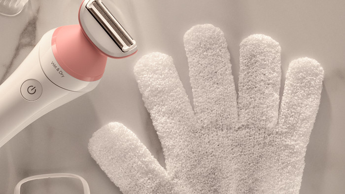 Philips Lumea IPL 8000 Series BRI947/00 + Philips BRL146/00 ladyshave product in use