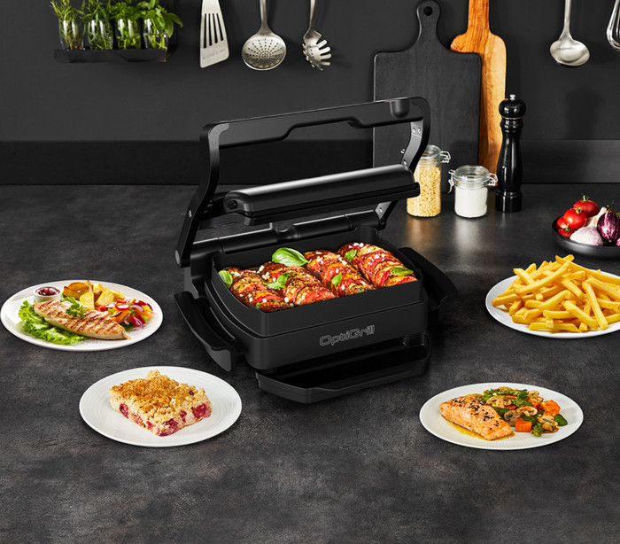 Tefal OptiGrill+ GC7148 + Snacking & Baking Accessory product in use