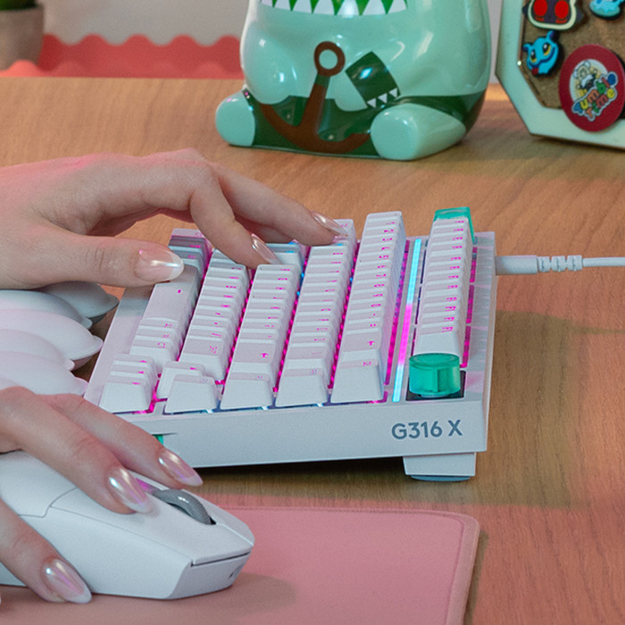 Logitech G316 X 75 Gaming Toetsenbord Wit Azerty product in gebruik