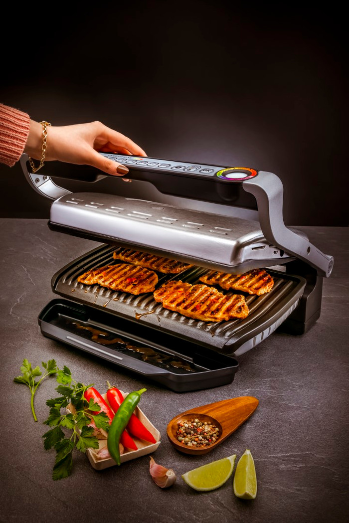 Tefal OptiGrill XL GC724D + Snacking & Baking Accessory product in use