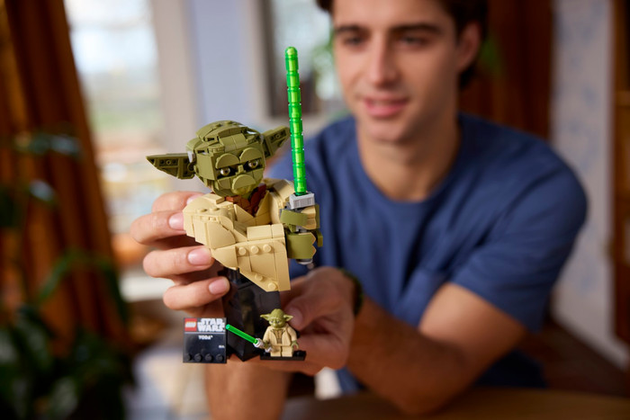 LEGO Star Wars - Le Buste de Yoda 75438 produit à l'usage