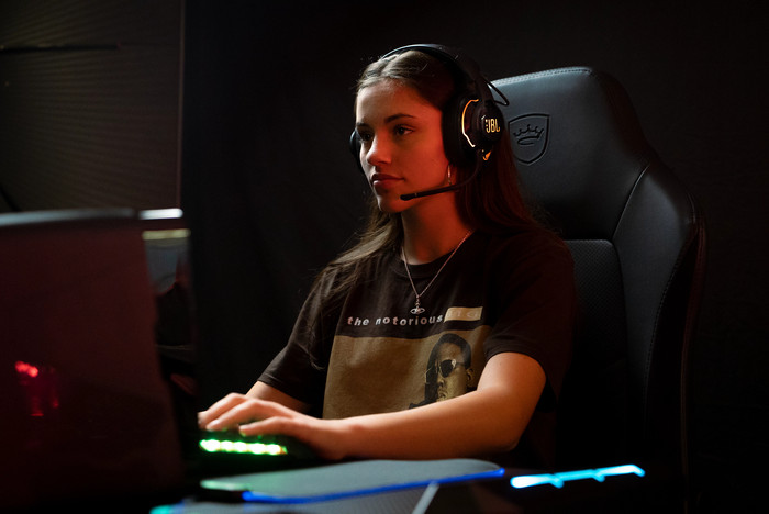 JBL Quantum 910 Wireless product in gebruik