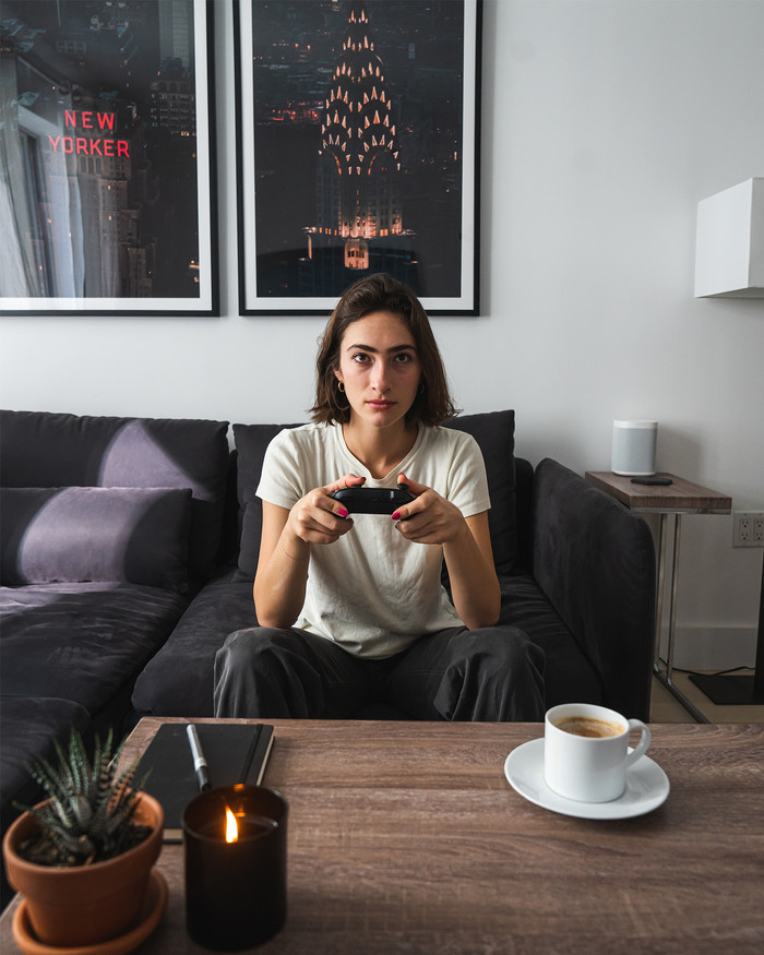 Xbox Series S 1TB Black + Wireless Controller Carbon Black product in use