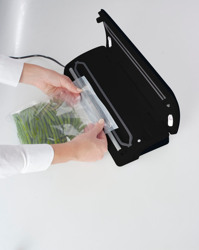 Solis Easy Vac Pro Metal Type 569 product in use