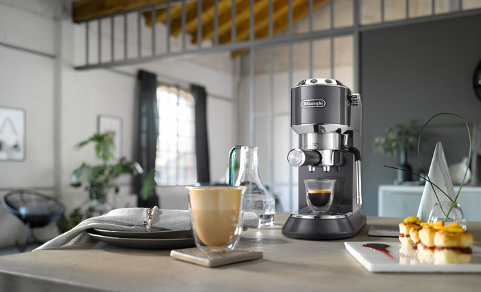 De'Longhi Dedica Arte EC885.GY Gris produit à l'usage