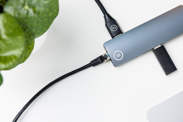 BlueBuilt Network Cable STP CAT6 0.5m Black 5-pack product in use