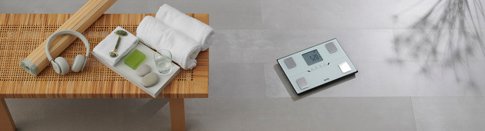 Tanita BC-401 White product in use