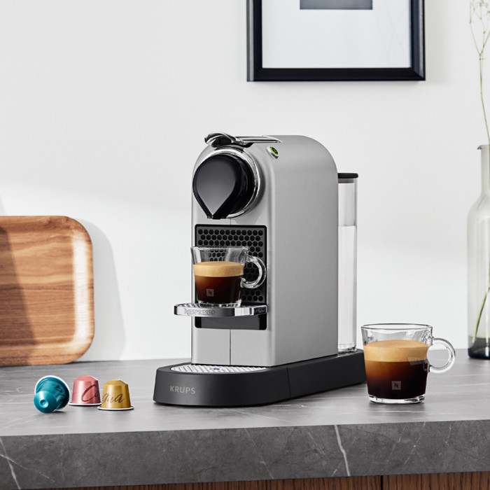 Krups Nespresso Citiz XN741B Zilver product in gebruik