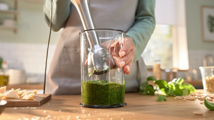 Bosch ErgoMaster Series 6 MSM6M810 product in use