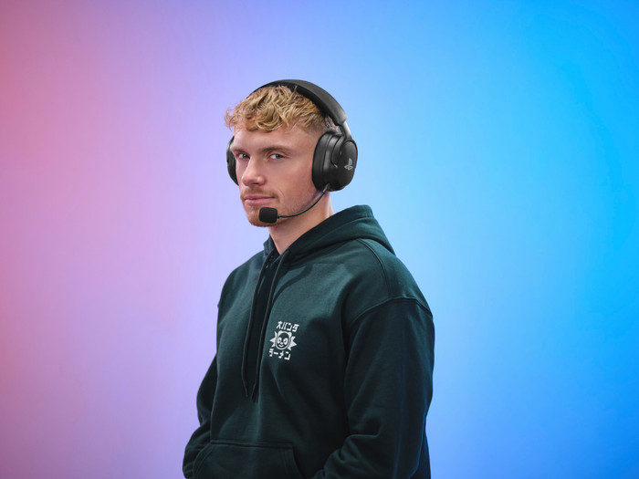 Trust GXT 499 Forta Draadloze Gaming Headset PS4/PS5 - Zwart product in gebruik