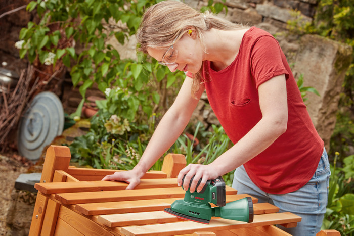 Bosch EasySander 18V-8 + Bosch Batterie 18 V 2,5 Ah Kit de Démarrage produit à l'usage