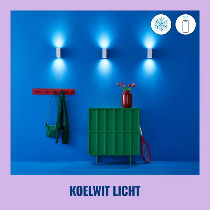 WiZ Up & Down wandlamp wit - Gekleurd en Wit licht - GU10 product in gebruik