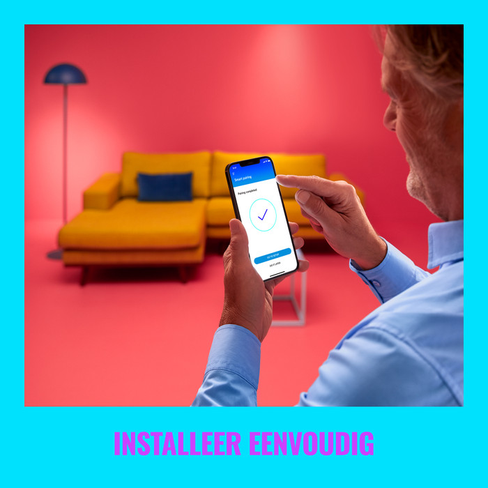 WiZ Linear lichtbalk - Gekleurd en Wit licht product in gebruik