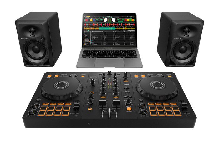Pioneer DJ DDJ-FLX4 + Pioneer DJ HDJ-CUE1 + Pioneer DJ DM-50D-BT Black product in use