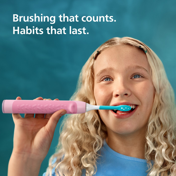 Philips Sonicare For Kids 3+ Smart HX6600/41 Roze product in gebruik
