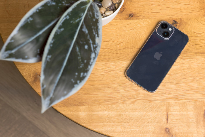 BlueBuilt Soft Case Apple iPhone 14 Plus Back Cover Transparant product in gebruik