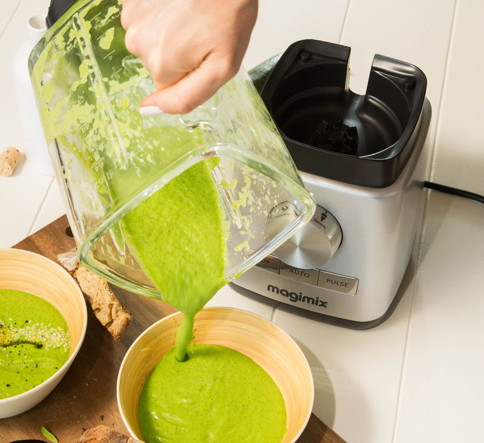 Magimix Power Blender 4 Mat Chroom product in gebruik