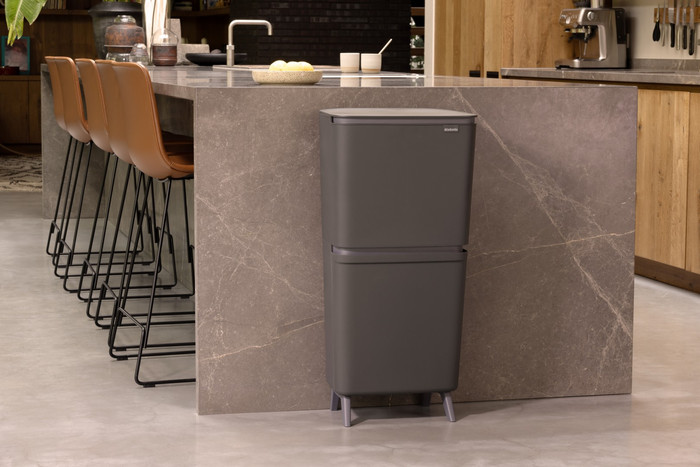 Brabantia SortUp Recycle Hi afvalemmer 25+10+10L Grijs product in gebruik