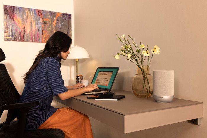 Denon Home 200 Zilver product in gebruik