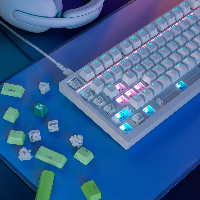 Logitech G316 X 75 Gaming Toetsenbord Wit Azerty product in gebruik