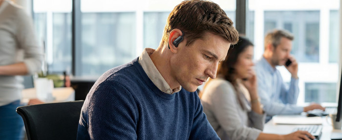 Soundcore AeroFit 2 Pro Zwart product in gebruik