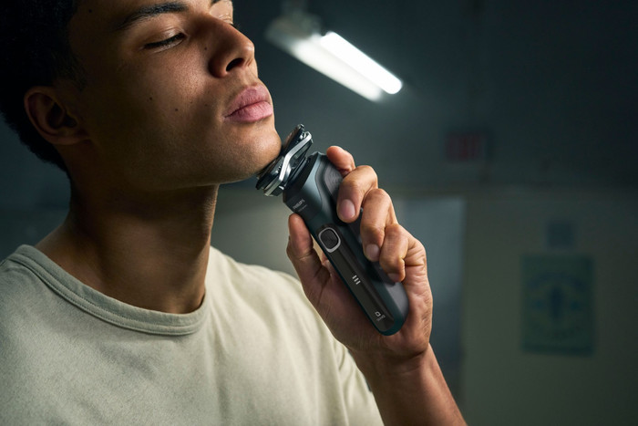 Philips Shaver Series 5000 S5884/69 product in use