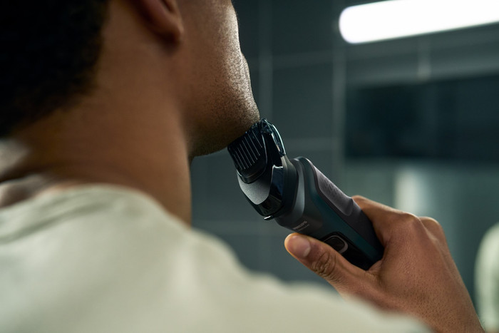 Philips Shaver Series 5000 S5884/69 product in use
