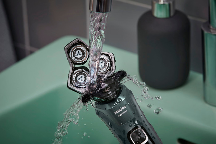 Philips Shaver Series 5000 S5884/69 product in use