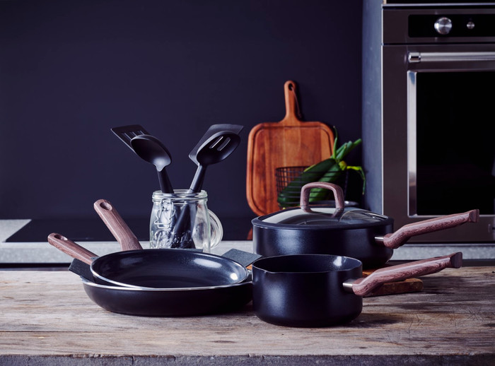 BK Simply Ceramic Cookware Set 11-piece product in use