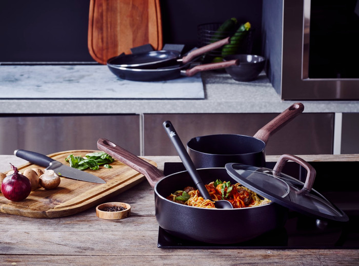 BK Simply Ceramic Cookware Set 11-piece product in use