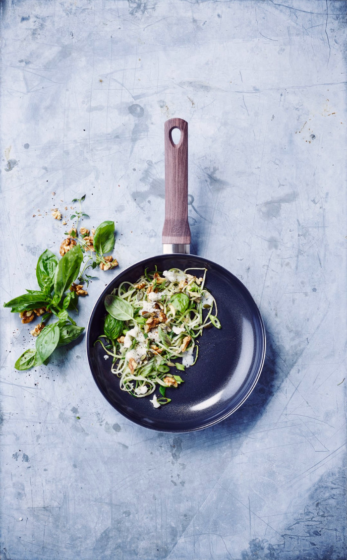 BK Simply Ceramic Cookware Set 11-piece product in use