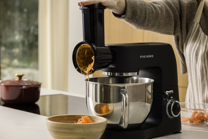 Pierre All-round Stand Mixer SM9000 Matte Black product in use