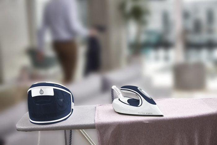 Calor Express Airglide SV8022C0 product in use