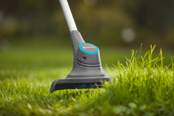 Gardena PowerMax 30/18V P4A + Gardena SmallCut 23/18V P4A incl. 2.5Ah Battery (2x) product in use