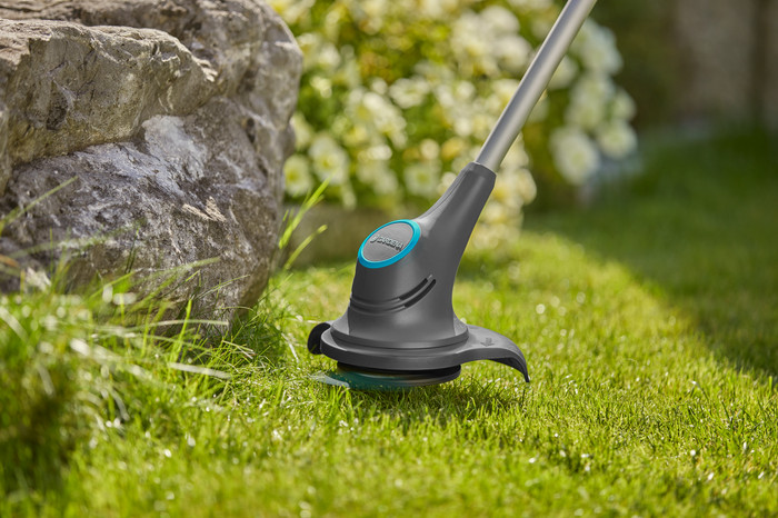 Gardena PowerMax 30/18V P4A + Gardena SmallCut 23/18V P4A incl. 2.5Ah Battery (2x) product in use