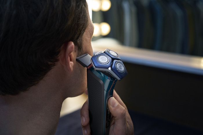 Philips Shaver Series 7000 S7882/55 product in use