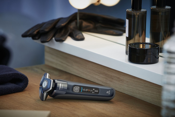 Philips Shaver Series 7000 S7882/55 product in use