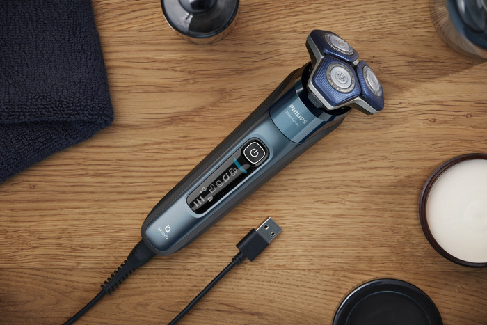 Philips Shaver Series 7000 S7882/55 product in use