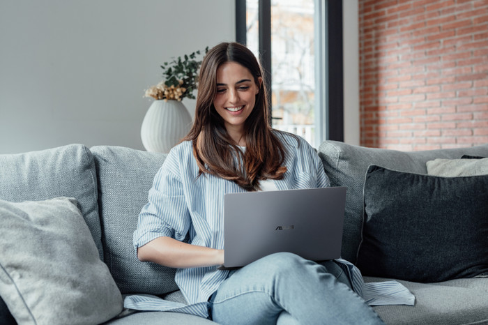 ASUS ExpertBook P5 G2 16'' OLED Copilot+PC PM5606CGA-PL0038X AZERTY product in gebruik