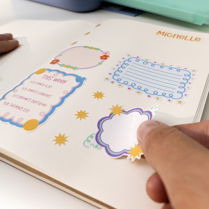 Cricut StickerPix Print + Cut Essential Pack produit à l'usage