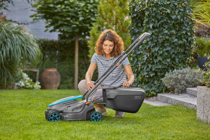 Gardena PowerMax 32/18V P4A Solo product in use